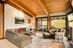 Views of the ski slopes from your living room 